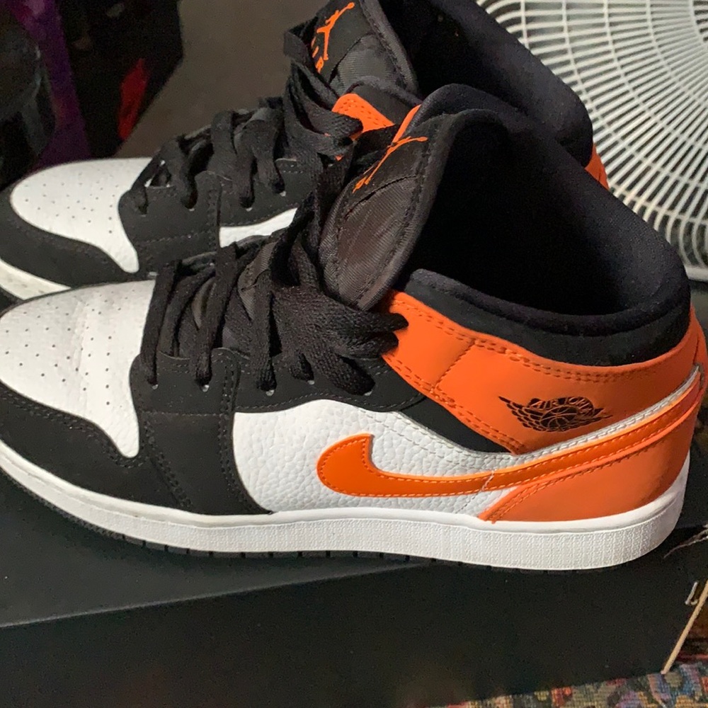 Jordan 1 Mid Orange, Black and White size 6.5y